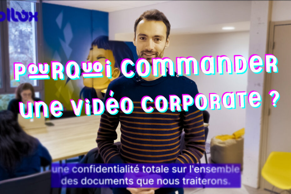 Chef d'entreprise devant ses collaborateurs qui parle à une camera